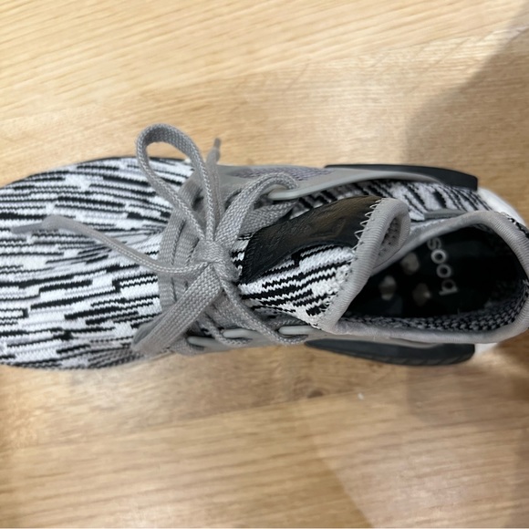 ADIDAS NMD R1 Zebra pattern - Picture 2 of 4